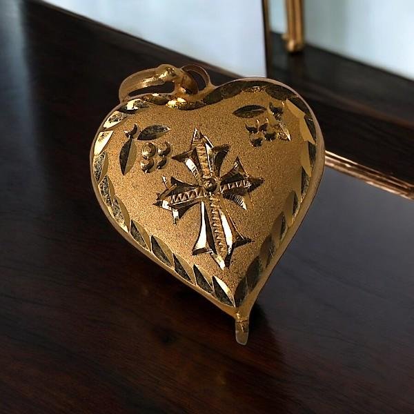 Wedding chain locket