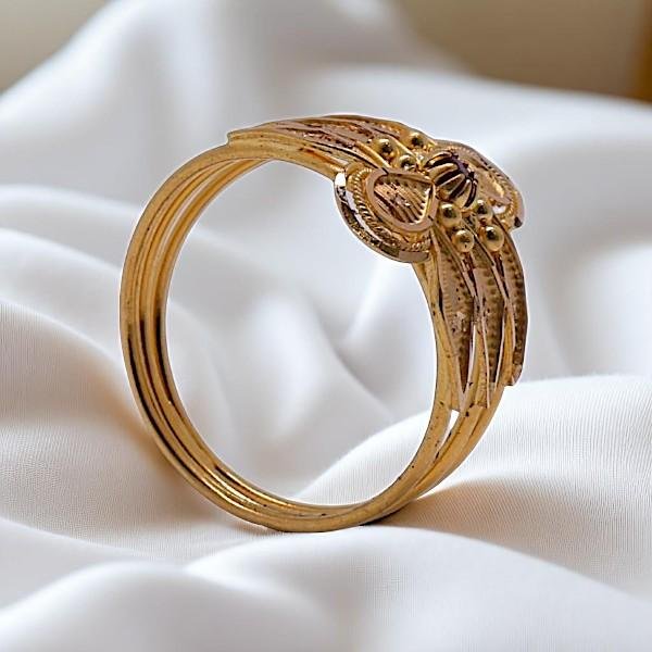 Womens Ring - 2.020g